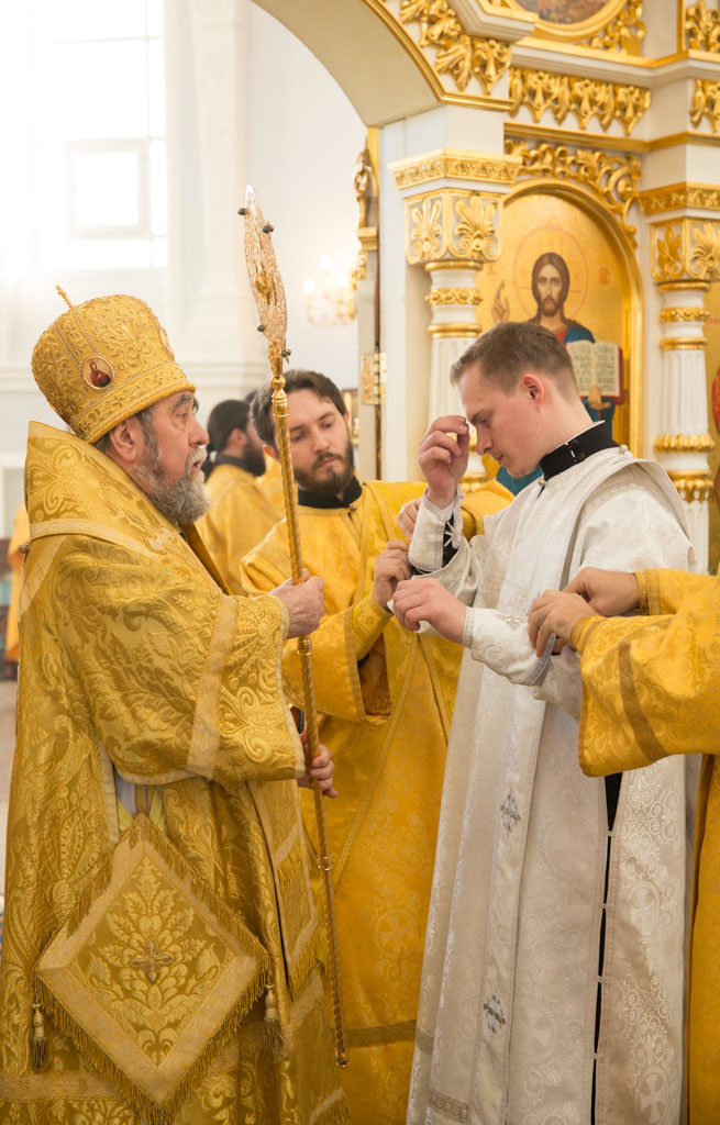воскресная-служба-в-Успенском-соборе_Омскноября-09-2014_31