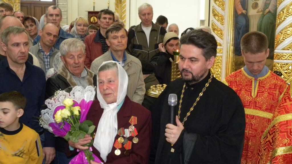 Поздравление ветеранов с праздником Победы.