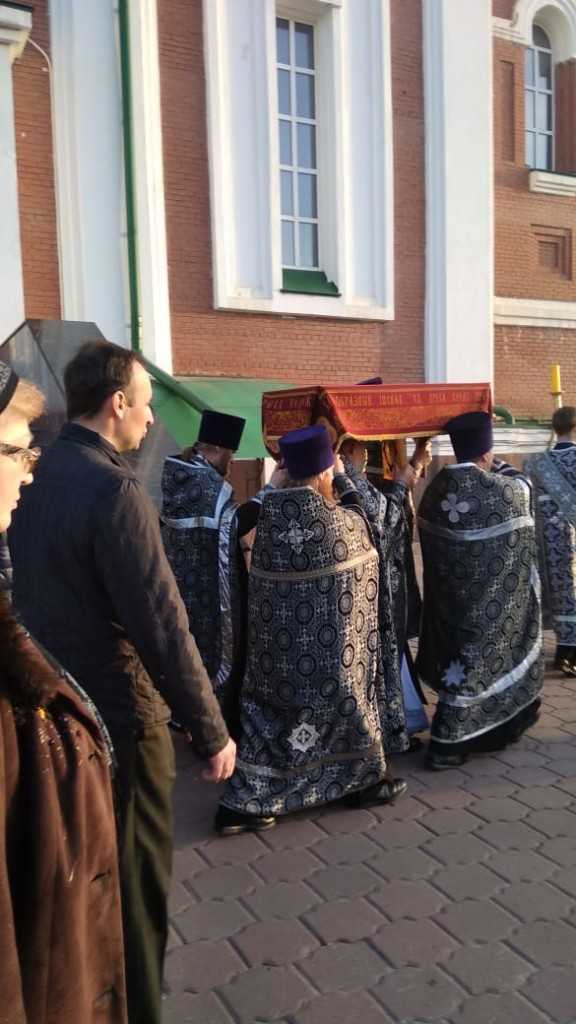 Утреня с чином погребения святой Плащаницы