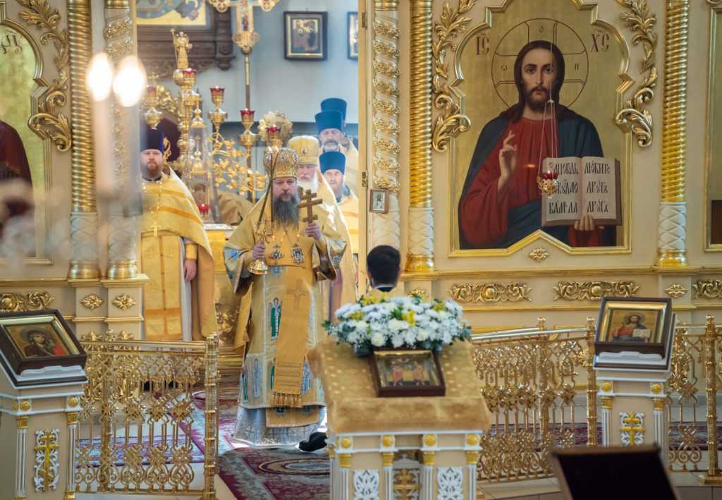 День памяти первоверховных апостолов Петра и Павла.