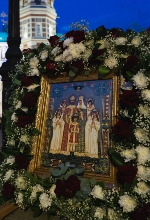 Божественная Литургия с митрополитом Дионисием.