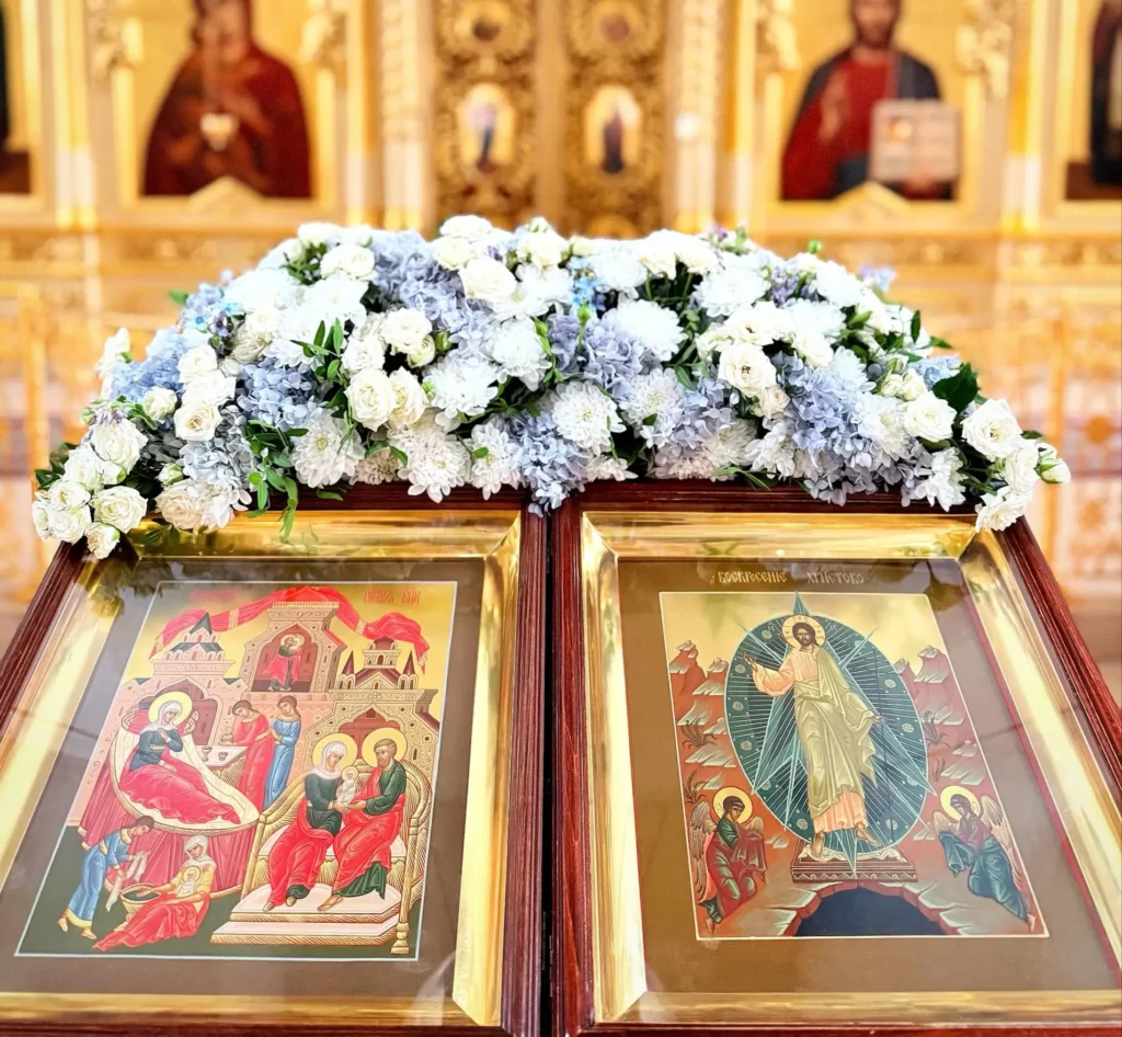 Икона с частицей облачения священномученика Сильвестра архиепископа Омского.