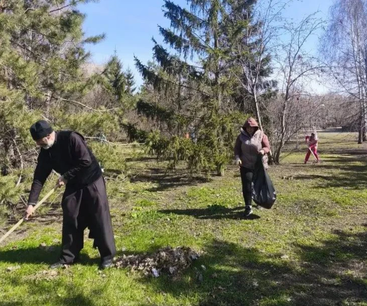 Общеепархиальный субботник.