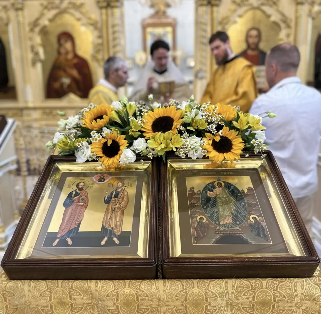 День памяти славных и всехвальных первоверховных апостолов Петра и Павла.